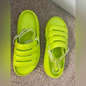 UGG Sandals 💚